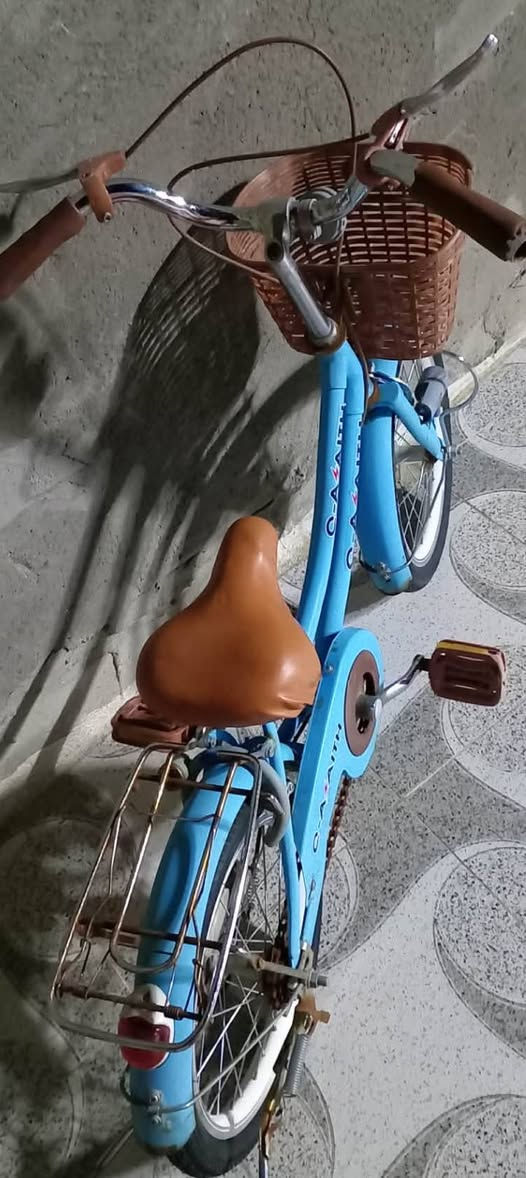 بايسكل للبيع حجم ١٦ نظيف كلش مكانه طويريج حي الشهداء سعره ٤٠ الف ***********
