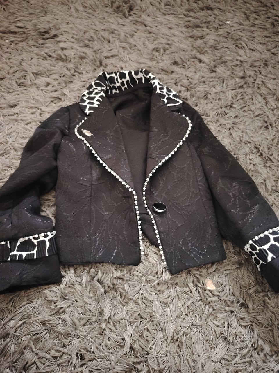 عندي 43 قطعه شي ان من ضمنهن احذيه و تراكسوداد ب 45 الف للحجز والاستفسار التواصل على الرقم واتس اب *********** تحياتي للجميع
