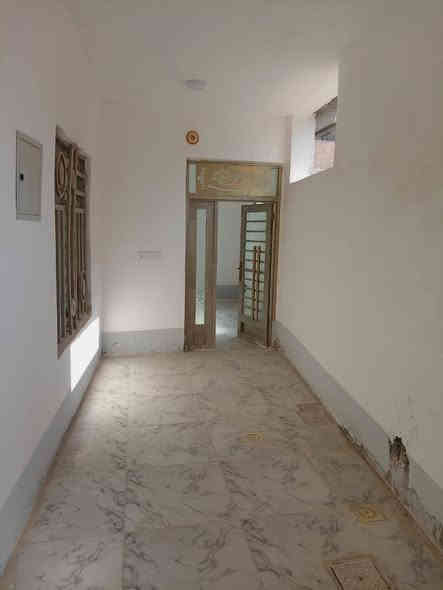 يالله بيت للبيع المساحه 145 متر مربع سند ٢٥ قرار محكمه غرفه او صاله استقبال مطبخ او صحيات داخليه او خارجيه البناء درجة أوله صب كونكريت مسلح نزال او سكف طابوك كلش قريب عل شارع خدمات كامله مي كهرباء مجاري العنوان كربلاء طوريج شارع الحوالي خلف مطعم قنديل السعر 50 معه مجال للشراي

مراجعت مكتب الابداع العنوان شارع الحوالي قرب مطعم قنديل *********** /*********** واتساب تفاصيل أكثر اتصل
