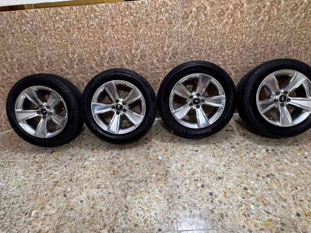 سلام عليكم شباب عندي تخم ويل كروم اصلي مع تخم تاير جديد انتاج 2025/8 جديد جيب وشد الاستفسار والاتصال على الرقم التالي ***********
