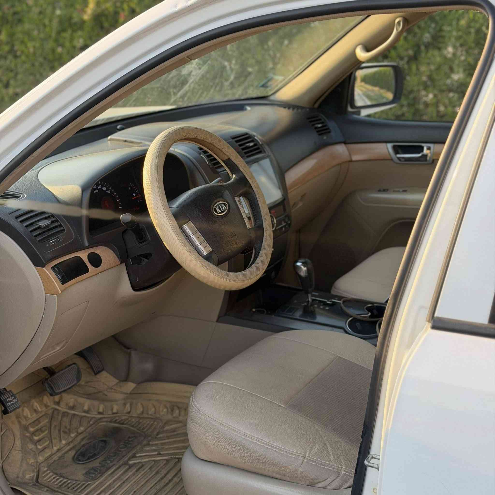 موهافي 2013
خليجي  مكفوله ماعدا
شبر كارت بالبنيد 

فتحة 
شاشة + كامرة 
تبريد منفصل بيانيو 
تحكمات بالاستيرن
وباقي المواصفات المعروفة 

ماشية 141 كيلو حقيقي

سيارة جديدة كلش عليها تخم تاير 
وصدر امامي خلفي جديد

 مناقصها شي  
السعر 140 وبيها مجال بسيط
  
عنواني بغداد السيدية
***********
