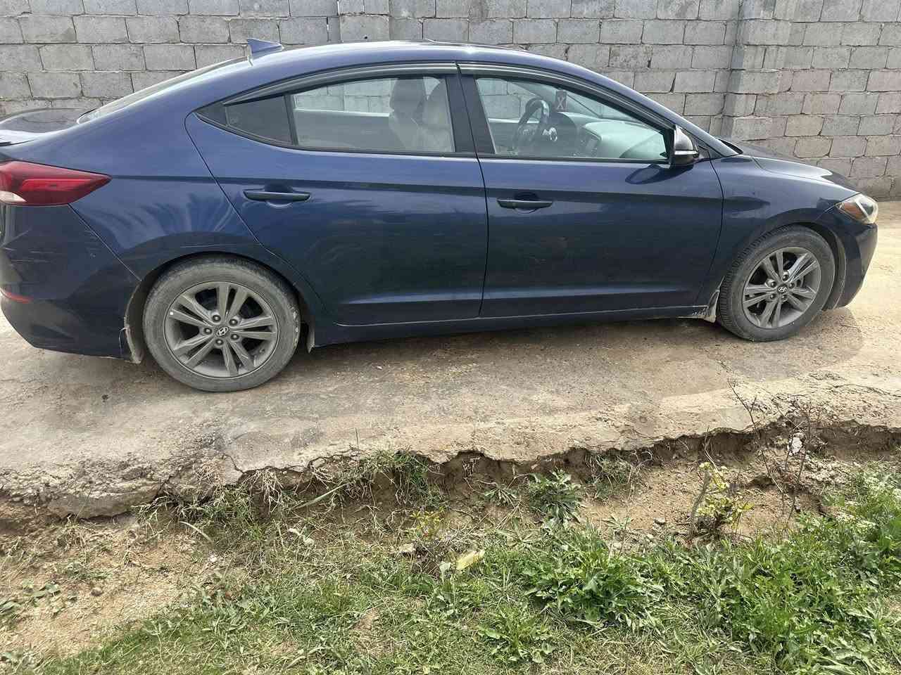 السلام عليكم سياره نوع الانترا موديل 2018وارد امريكي السياره كلين بدون ايي ضربه +لمتد مفوله مواصفات دوش مكينه وكير وحداديه مكفوله بيه فقط كلير شي قليل باجاملغ الخلفي يمك الصور وباوع عنوان بابل تقاطع العلويه شريفه بنت الحسن للتواصل ***********
