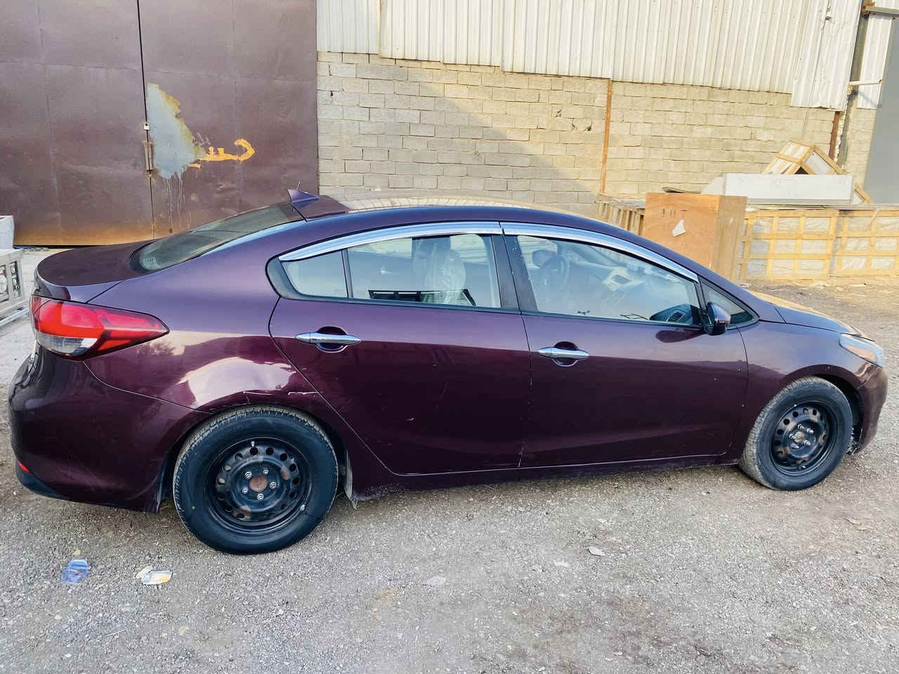 فورتي 2017 أمريكي 
حادثهة جاملغ وباب جهة اليمنة حادث خفيف مواصل للعود
وبل عراق باب صبغ الورة السايق  
محرك 2000دوش
كير 6 نمر  
كير ومحرك مكفولات 
تدفئة تبريد خير من الله 
شاشة 
كامرة 
تحكمات فول 4 جهات 
تخم تاير 
صدرها 90‎%‎ 
لون  ماروني 
 السعر 110  وبيهة مجال 
مكان سيارة بغداد
***********
