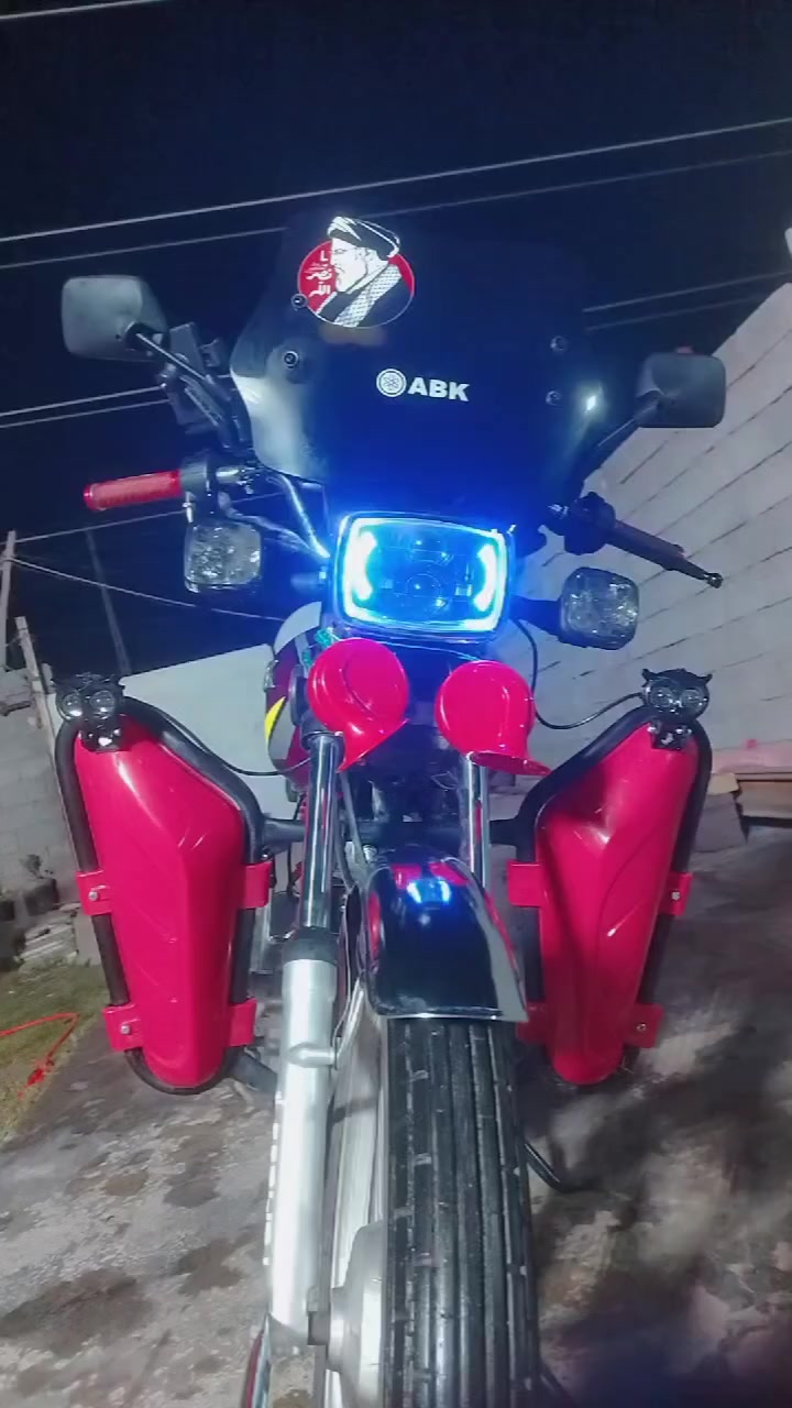 سلام عليكم ورحمة اخواني دراجه البيع مستعجل عل بيعه مابيها نقص برغي من غير أوراق وكفل م سرقا وغير
سعر ٦٢٥ بيها مجال***********
