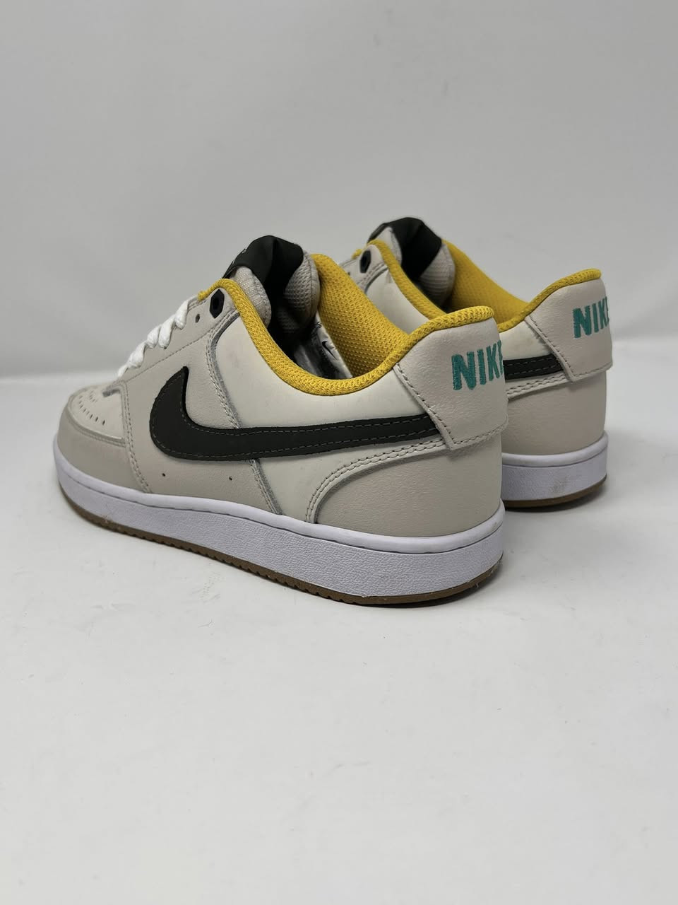 نايك دانك لو،
باله فيتنامي ، يلبس 41, 
القطعه جدا نازكه وحلوه،
سعر30الف دينار

ادخل انستا شوف شنو متوفر
https://www.instagram.com/hermes.storex?igsh=MTBvc3I2dm9yYTBjaw==


**إذا كنت صاحب هذا الإعلان وتريد حذفه لأي سبب، رجاءا أرسل رسالة إلى الدعم الفني**