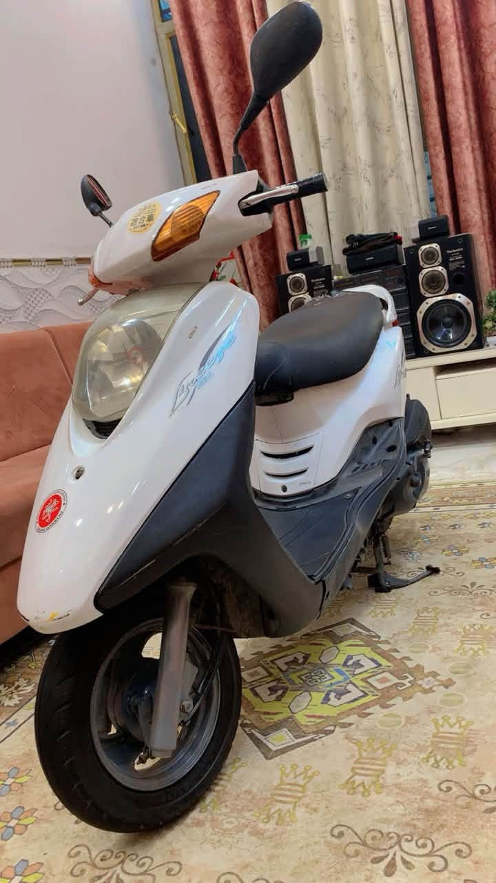 سلام عليكم بريز للبيع دراجه حلوه بس الكهربائيات مالتها مال سلف دراجه نضيفه تخبل السعر ٤٢٥الف بيها مجال حك جيه *********** مكاني بغداد حي اور

