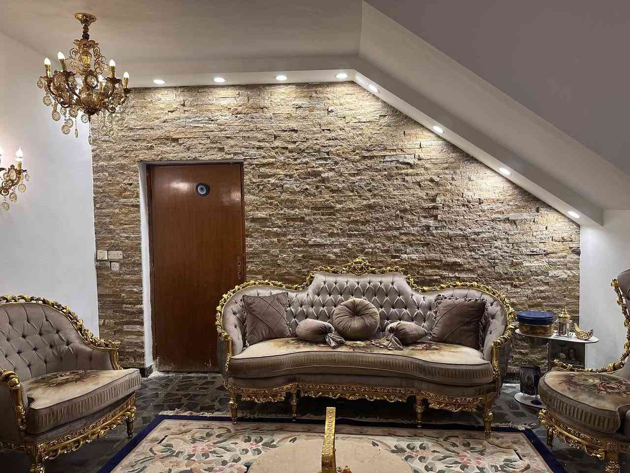 للبيع تخم مصري عدد المقاعد ١٠ مع ميز وسطي وفاترينه
وثريات عدد ٢ وبرانكيتات عدد ٤ وبنكه بنفس الوقت ثريه  وبردات ٣ امتار مع السكه السعر ٣ملايين مكاني اليرموك


**إذا كنت صاحب هذا الإعلان وتريد حذفه لأي سبب، رجاءا أرسل رسالة إلى الدعم الفني**