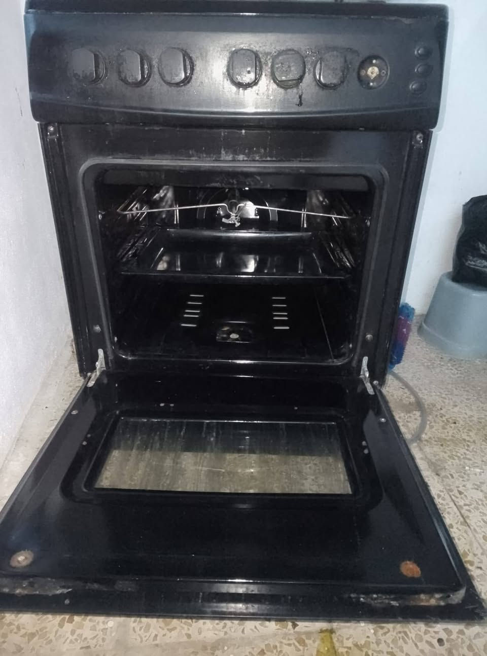 السلام عليكم اخوان عندي هذا ميز + طباخ + ديوان للبيع سعر مناسب جدا والله عندي مريض محتاج جزاكم الله خير


**إذا كنت صاحب هذا الإعلان وتريد حذفه لأي سبب، رجاءا أرسل رسالة إلى الدعم الفني**