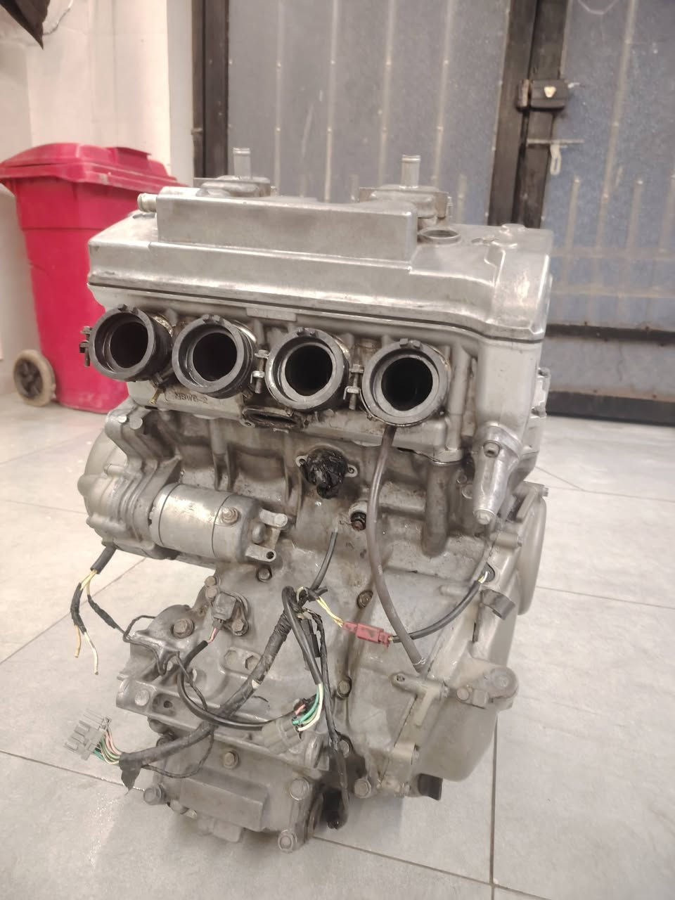 مكينة افوراي مفتوحه مره وحده طلع بيهه صوت خفيف مادري شنو المكينه شغاله وتمشي بس ابيع كوم حديد لأن ماعرف بيهن فه لذالك ماتكفل بشي مكاني بصره وتوصيل موجود والسعر قيم باليرضي الله وبخدمتك لأن ماعرف بيهن ***********
