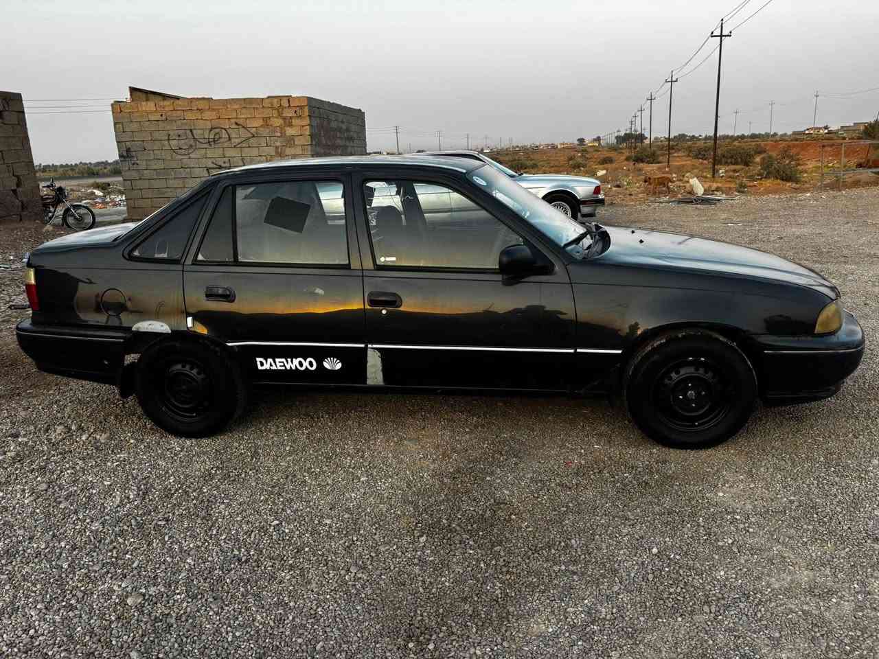 السلام عليكم دايو سلو مديل 1994   سياره حلوه ونضيفه بدون خياس مكينه وكيرلاتبخير ولا تنقيص تايرات جديده سنويه لل26 رقم ديالى شرط التحويل السعر 33 وبيها مجال ***********  بي واتساب
