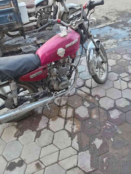 دراجه للبيع كلك مكان ناصريه شارع ٣٠ سعر ٣٥٠ بيه مجال ***********
