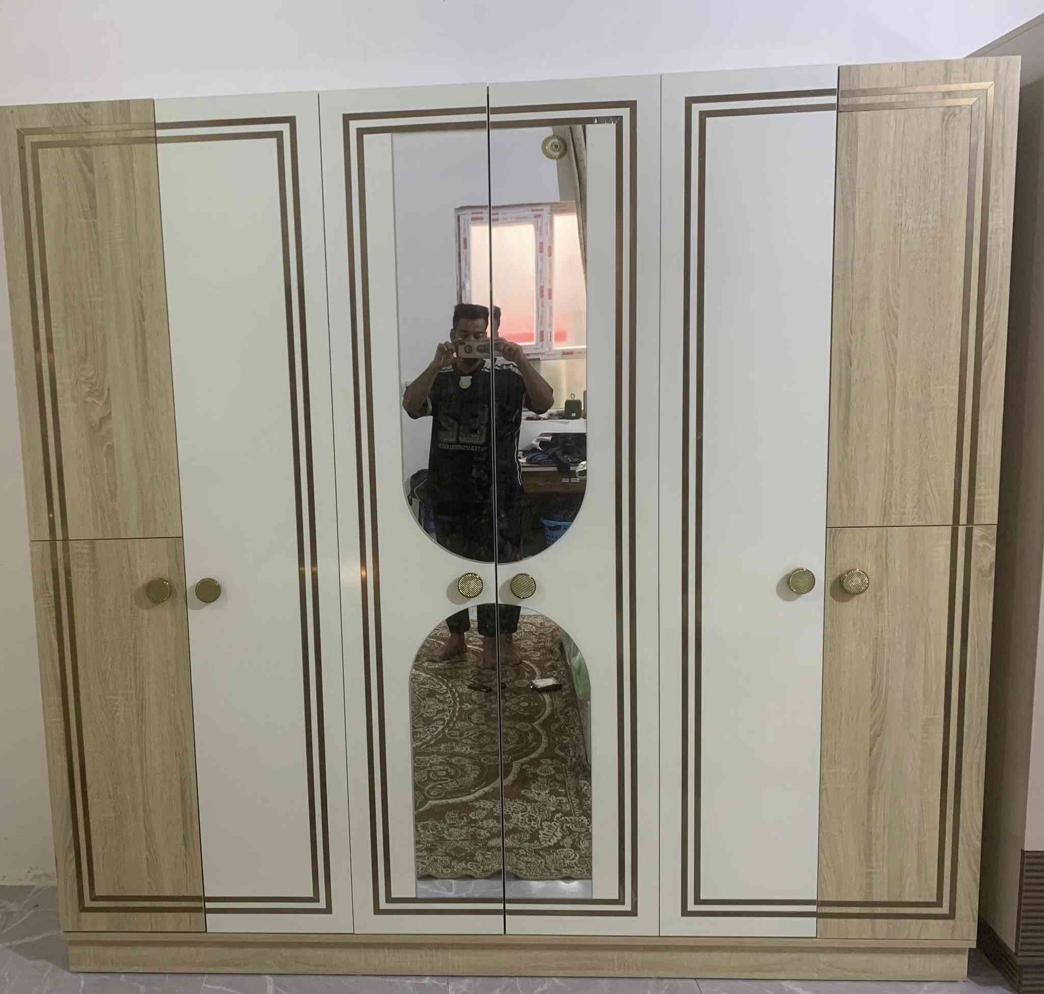 يا الله السلام عليكم عندي غرفه نوم صاج تركي 5 قطع قبل اربع ايام اشتريتها وهسه اريد ابيعها سبب البيع اريد اشتري اكبر منها رايدها ب 500 الف قفل وبالعافيه ع الياخذها يشهد الله اشتريتها ب 650 
للتواصل : ***********
