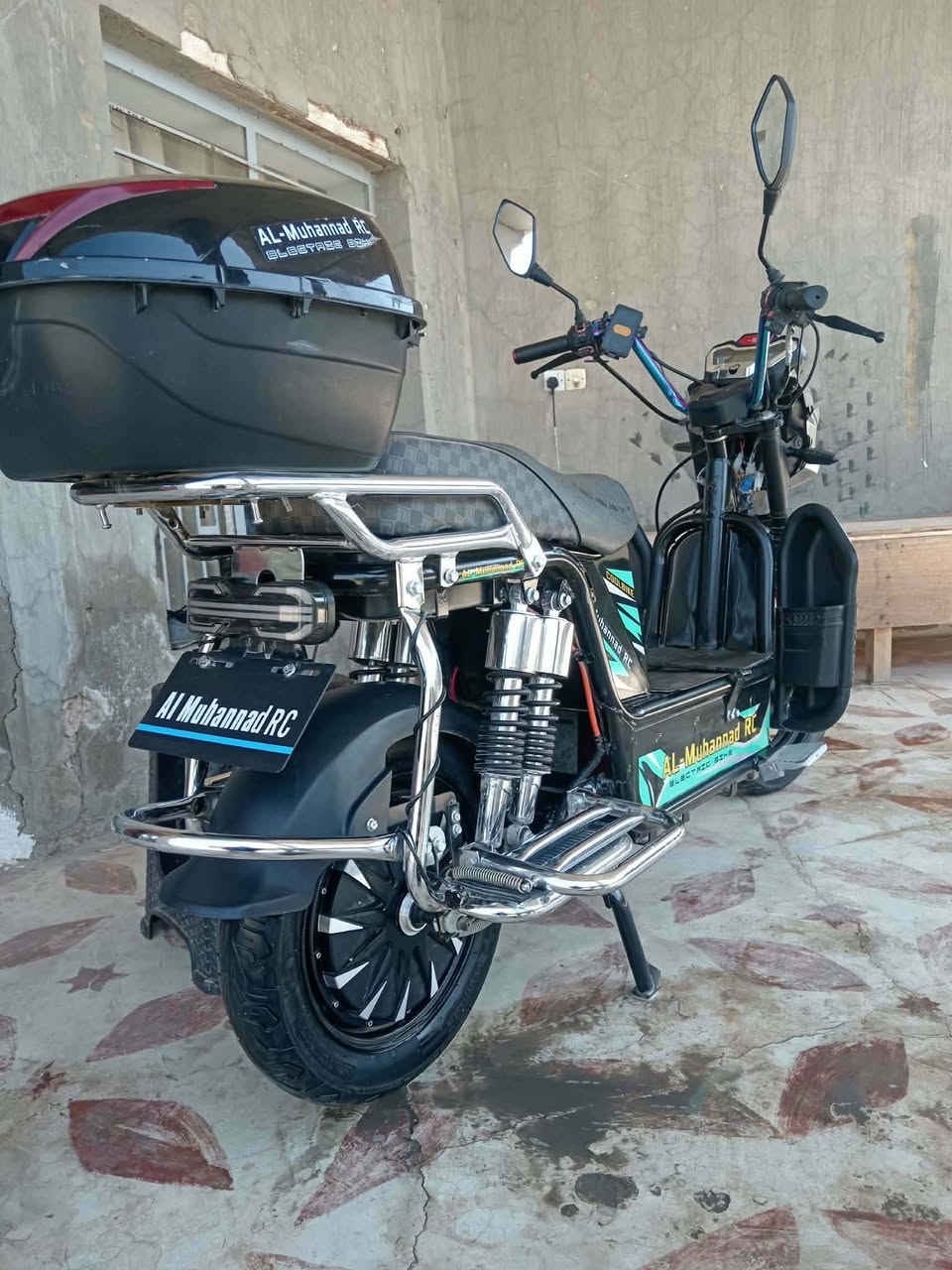 سلام عليكم دراجه شحن جديده حيل بطاريات جدد ما بيه اي نقص مكانه خالديه التواصل ***********علا هاذا الرقم
