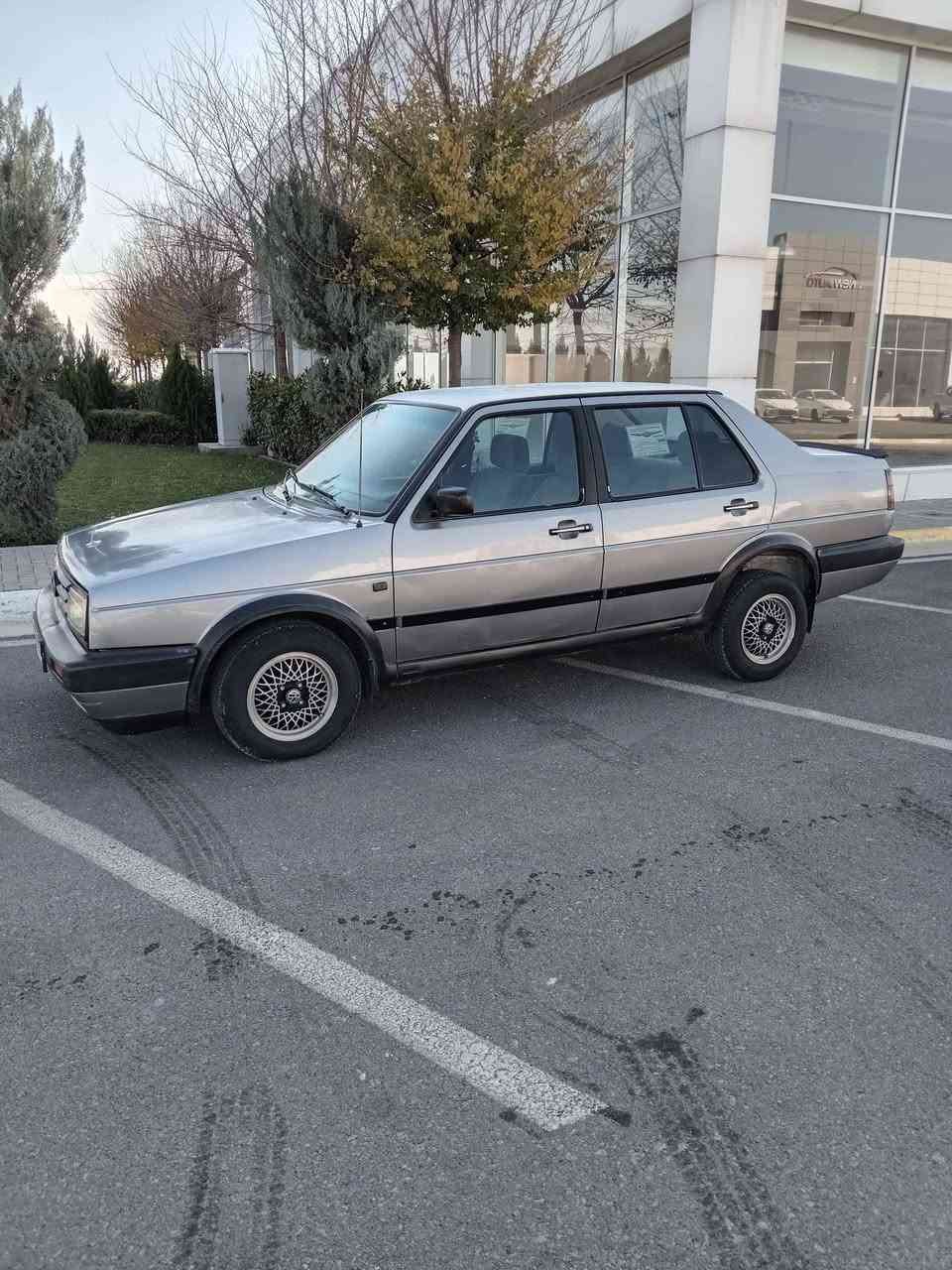 فؤكس واكن بؤ فرؤشتن موديل 1990 تؤماتيك ته بريد كيرو مه كينه و ته بريد به شه رت سئ بارجه ي به مبه ده عموليدراوي نيه ره قه م سليماني سه نه وي به سه ر جوه ته حويل برا وه خرا مه به شه رت يه ك دينار مه سره في تيا نيه سعري 38$وه ره قه و معا مه له بؤ زا نيا ري به يوه ندي بكه به *********** السليمانية, العراق
