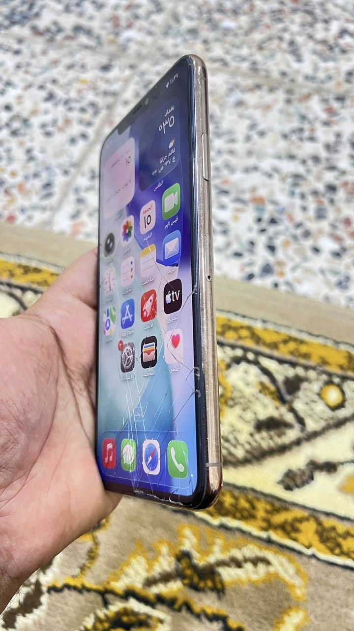 للبيع جهاز ايفون 11 برو ماكس مستخدم كمه موضح بل صوره فطر بل شاشه السعر خاص للستفسار خاص او عله رقم الهاتف ***********
