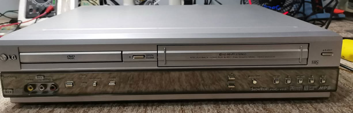 فيديو DVD و VHS مشترك نوع LG
 نضافة ٩٥% يسجل من القرص الى الكاسيت 
غير داخل تصليح شغال بلكامل
السعر المطلوب ٧٥ الف 
يوجد توصيل لكافة المحافظات


**إذا كنت صاحب هذا الإعلان وتريد حذفه لأي سبب، رجاءا أرسل رسالة إلى الدعم الفني**