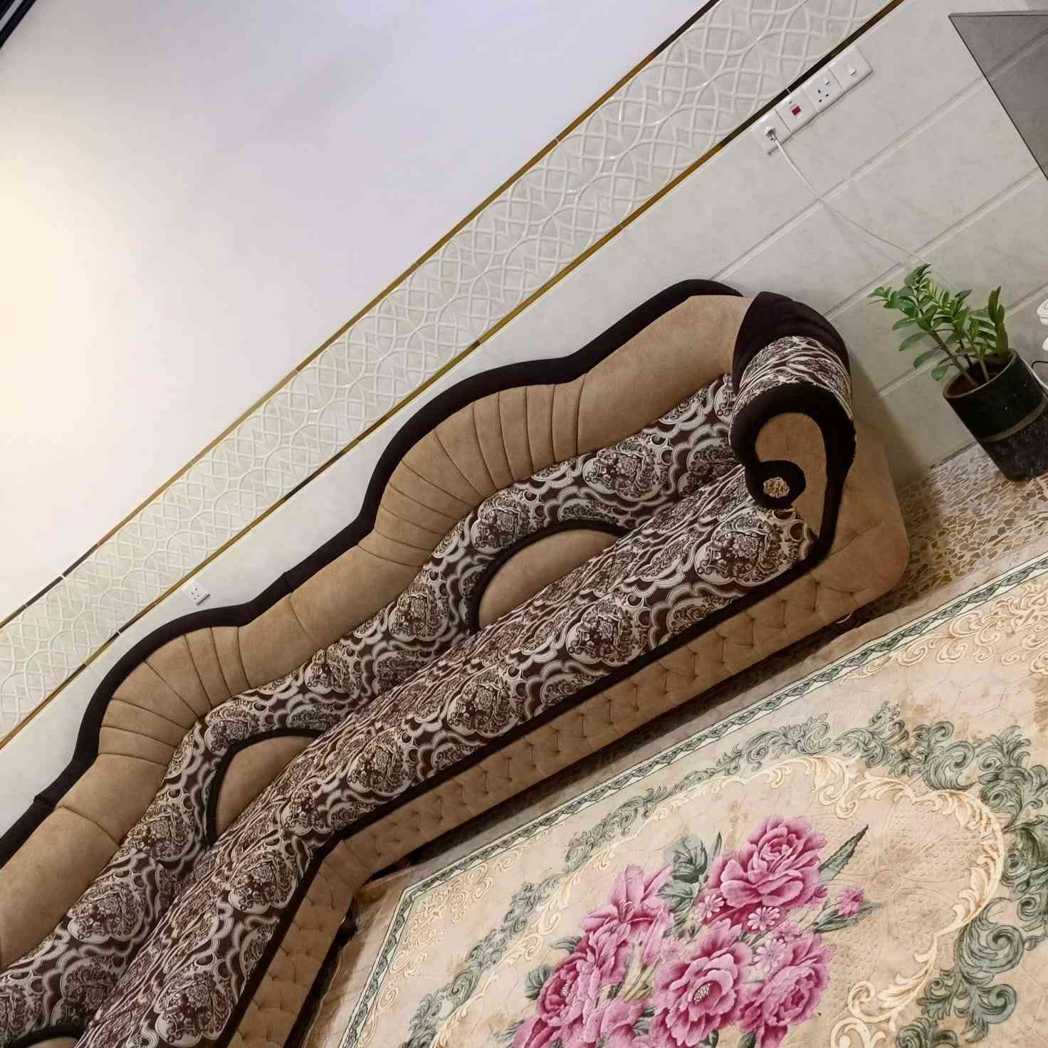 للبيع ديوان 7 أمتار
فصال مستعمل قليل خشب ثقيل
زاوية وحدة
السعر 450
مكان موصل الأيسر 
***********
