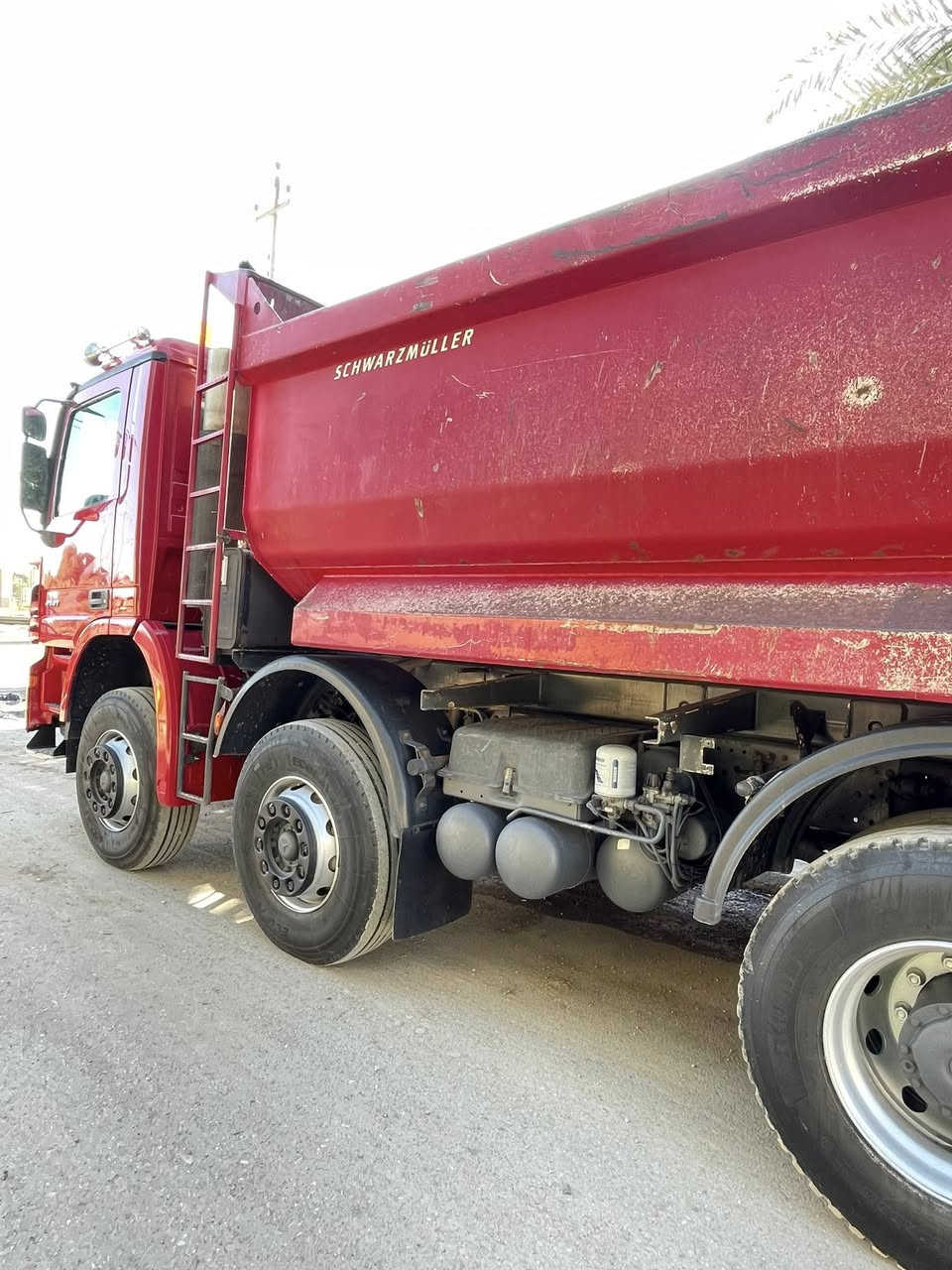 السلام عليگم / للبيع اكتروس عكرب. موديل 2005 
         رقم سليمانيه. حجم 4141 كير كهرباء 
بريگ دسك. 5 فحله خلفيات 4 فحله امامي. تخم تاير 
        ماساحبه مقطوره. مكفوله كفاله عامه من كلشي 
        الاستفسار ***********/
