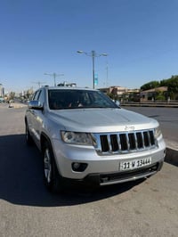 جيب شيروكي سلفر موديل 2012 لمتدد SRT  شبح الشارع فول  4x4 سقف بانوراما...