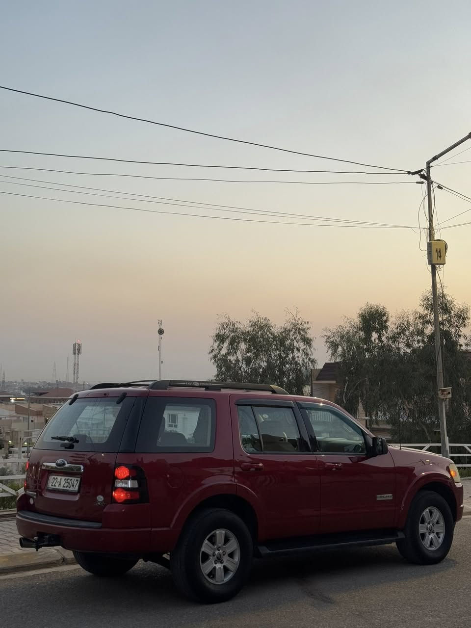 فورد اكسبلور 2008 XLT 
رقم اربيل 
محرك 4000 ، 
قطعتين ، باب خلف سايق كلير ، وبنيد مبدل بلادي بدون صبغ بدون ايرباك ورصعة بلسقف
٧ راكب ، تبريد ٤ قطع ، كشن السائق كهرباء ، مثبت سرعة ، كامرة ، هزة وبراد جديد ، مكانهة كركوك ، ورقة بانزين حالة السيارة ممتازة 
السعر 107
***********
بي واتساب
