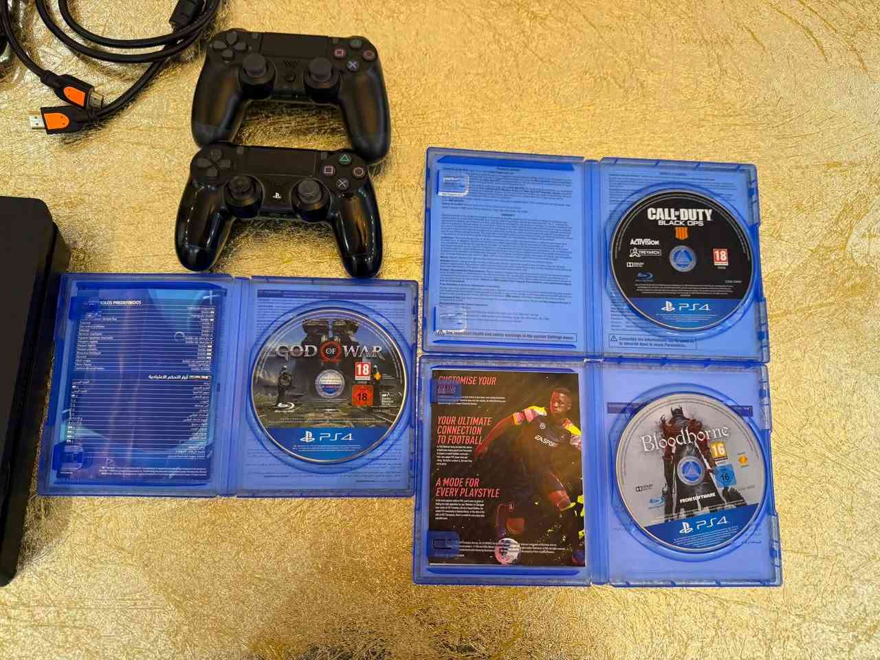 السلام عليكم
Ps4 slim نظيف  
وثنين يدات وحده اصلية بيها مشكلة بمدخل الشحن والكير بشي بسيط
والثانية اشتريناها قبل مدة مابيها اي مشكلة
ووياه تلث اقراص وكيبل HDMI
الجهاز نظام 13.50 
السعر 235 مكاني الديوانية
***********
