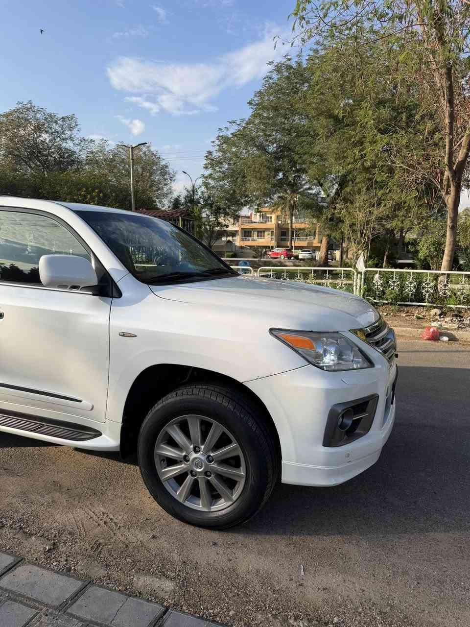 سلام عليكم لبيع او  مراوس بتاهو  لكزز 11 
بريم رقم نكليزي بسمي تحويل ثاني يوم 
موصفات سياره فول 1.1 مقبطه مواصفات 
فتحه داخل مشمشي المرغوب كشنات كهرباء الكل قياده الي صندوق كهرباء شفط ابواب 4 بصمه مكينه 8v   5700 مري شفط قلاب ويه بك كشنات خلفيه دكمه على كهرباء سياره محدثه بجم فقط 15 لايت شادلهم عدسات ام 500 دولار شاشه داخليه محدثه اندر ويد اصلي دركه شادلها مال 21 سياره بيها طخه شبر جملغ خلفي وباب خلفي مفتوح فقط تعيار سياره والباقي كفاله من كلشي شرط الف ما تصرف عليه تخم تاير شادلها بل جيس 
تبريد ثلج وبها ثلاجه وسياره سوبر سبورت يعني طيران مسافه مقطوعه 137 الف وين ما جكات تصعد وتنزل تريد روح افحص سعر 32 الف يعني 3 شدات و 20 ورقه وبها مجال  مكان بغداد كاظميه 
***********
***********
