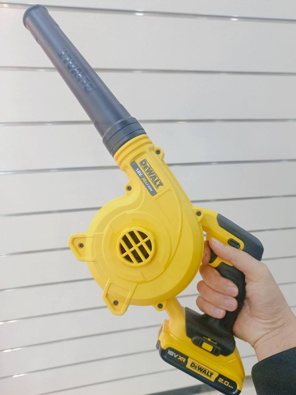 منفاخ ديولت شحن.. 
متوفر  فارغ 
متوفر مع بطارية 2 امبير و شاحنة 

واتساب + اتصال 
***********
