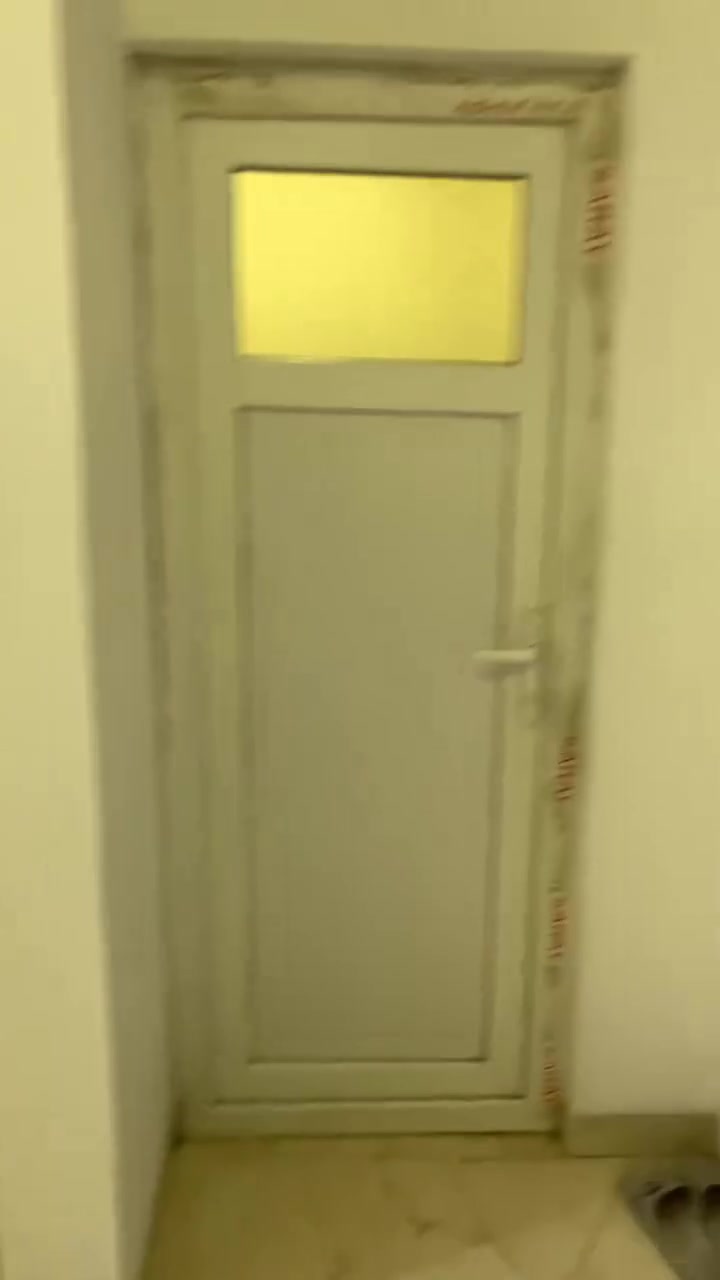 🏠 شقة "سوبر ديلوكس" للإيجار في مجمع كامراني – سكن النخبة!
هل تبحث عن الفخامة والراحة في موقع استراتيجي؟
نقدم لكم شقة بتصميم VIP ومساحة واسعة (136 متر مربع)، مأثثة بالكامل بأرقى التجهيزات (سوبر ديلوكس)، جاهزة لتكون منزلك المثالي.
لماذا هذه الشقة هي خيارك الأفضل؟
 تأثيث فخم: ديكورات حديثة، أثاث سوبر ديلوكس، وتجهيزات متكاملة لكل ما تحتاجه للسكن الراقي.
 موقع مثالي: على الشارع الخدمي مباشرة، مقابيل الـ 120، في مجمع كامراني الراقي.
 مساحة رحبة: توزيع ذكي ومساحة 136 متر تمنحك شعوراً بالراحة والوسع.
لا تفوت الفرصة، للاستفسار والحجز يرجى الاتصال على:
📞 ***********
