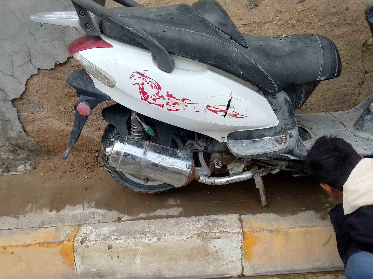 السلام عليكم دراجه كايمكو دراجه جانت متروكه نقص كابريتر وجوزه فقط السعر 150


**إذا كنت صاحب هذا الإعلان وتريد حذفه لأي سبب، رجاءا أرسل رسالة إلى الدعم الفني**