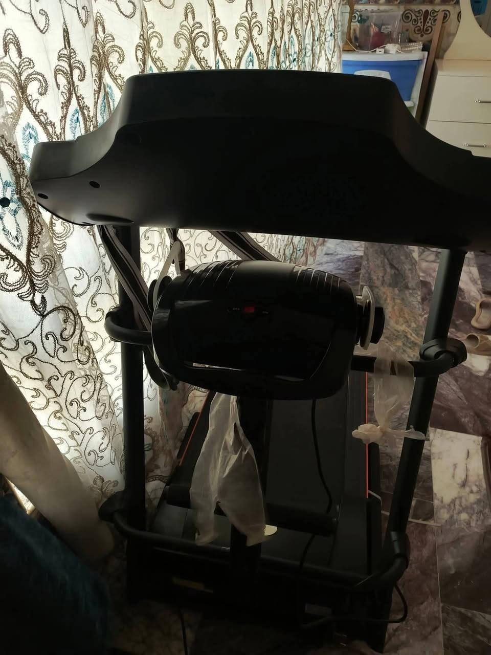 السلام عليكم
جهاز جري جديد للبيع استخدمته فقط ايام قليله وتركته بسبب عدم التفرغ جديد نضافه ١٠٠٪ أمانة الله ونوعيه راقيه أصحاب الخبره يعرفونه يحتوي على مدخل Aux وسماعات ثنائيه لتشغيل الموسيقى ومدخل فلاش وهواي مميزات نوعيه جدا ممتاز وأصلي السعر 550 الف وبيه مجال بسيط / مكاني / سدة الهنديه/ قرب مكائن مضخات الماء/ *********** واتساب
