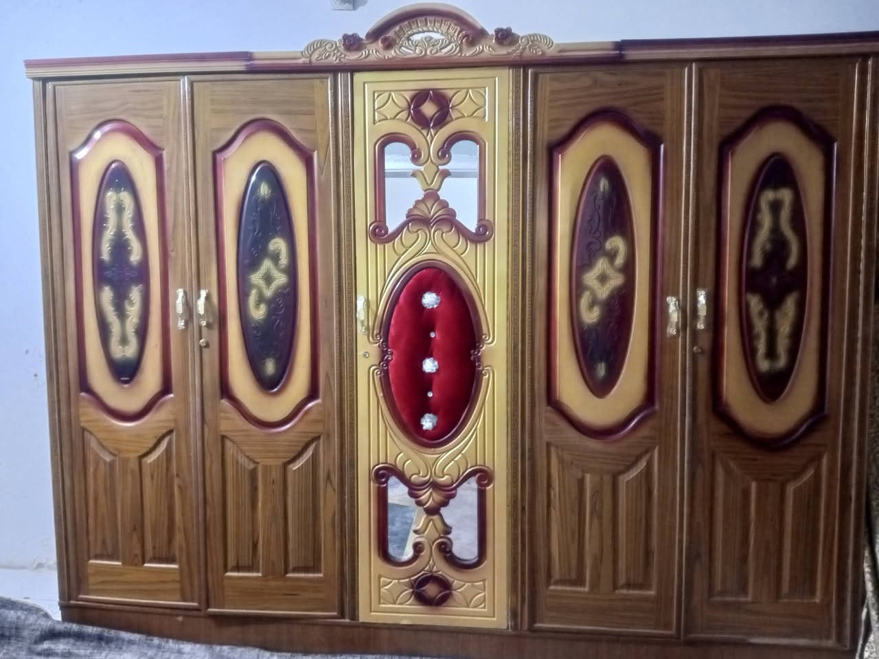 السلام عليكم للبيع سعر 300
***********
