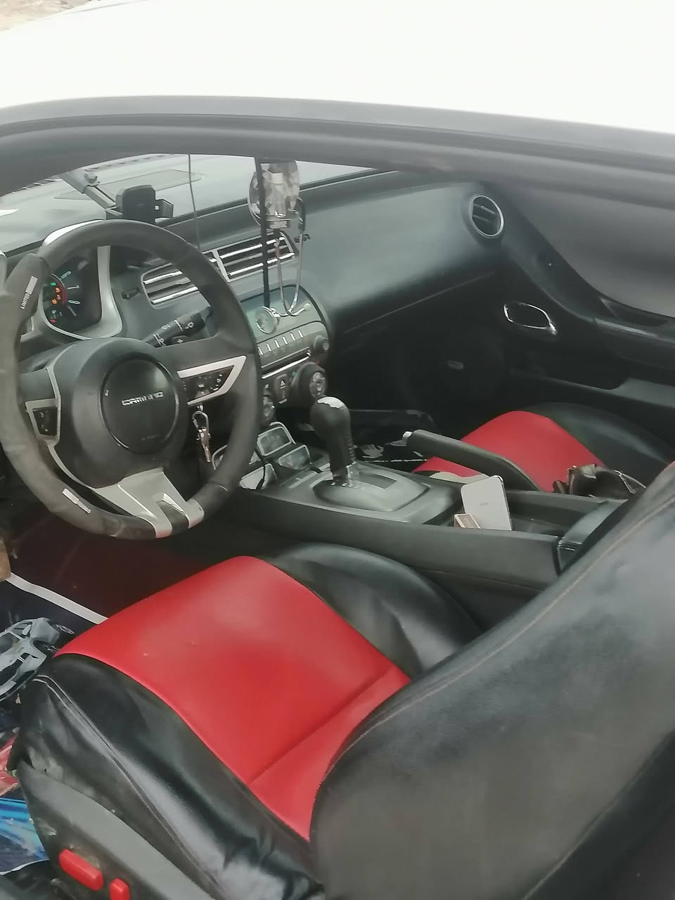 كمارو ٢٠١٠ محدث ٢٠١٨ سياره اصوليه تاخذ تحويل مني
مراوس بسياره ادوات شعندك راسلني وتساب
***********
