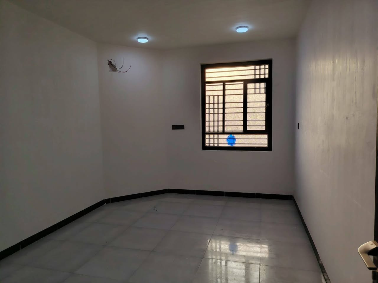 مشتمل طابقين للبيع طابو صرف مساحه 120م عنوان حي العسكري شارع 80 خلف سكلة سيد علي يتكون من ثلاث غرف نوم وستقبال ومطبخ وهول ارضية بورسلين بناء حديث السعر 160و بي مجال قليل للاستفسار الاتصال ***********
***********
