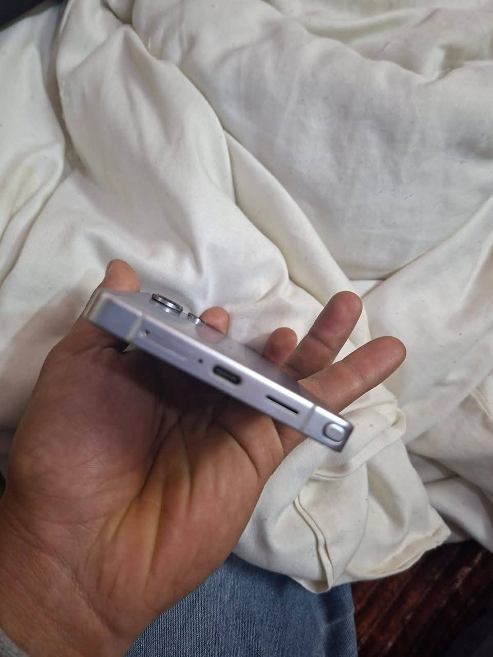 سلام عليكم  اس 25 لبيع ذاكره 256
شرق وصط  جهاز نضيف حيل  
***********هاذ رقمي
