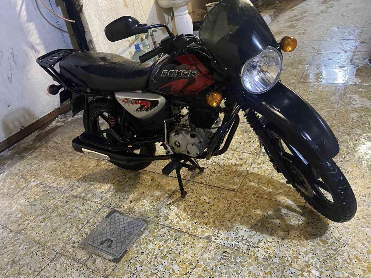 سلام عليكم بوكسر للبيع دراجه على ايدي موديل 22 مثل ماموضح بلصوره فقط مجفت تجفيت شركه كله بلاد رقم وسنويه باسمي (سعر مليون و600) ***********متواجد فيس'
