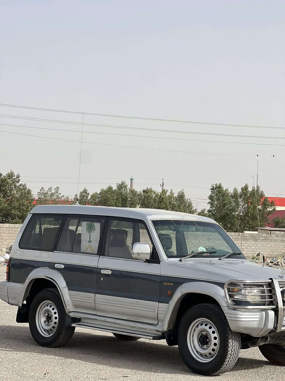 السلام عليكم للبيع باجيرو مديل1995كير ومكينه محوره راس الثور 3000تخم تاير وتخم ويل رقم انكليزي بسمي سياره جاهزه نقصه بس تبريد مكان نجف بحي السواق السعر55وبيه مجال رقم  ‭0780 607 6672‬
