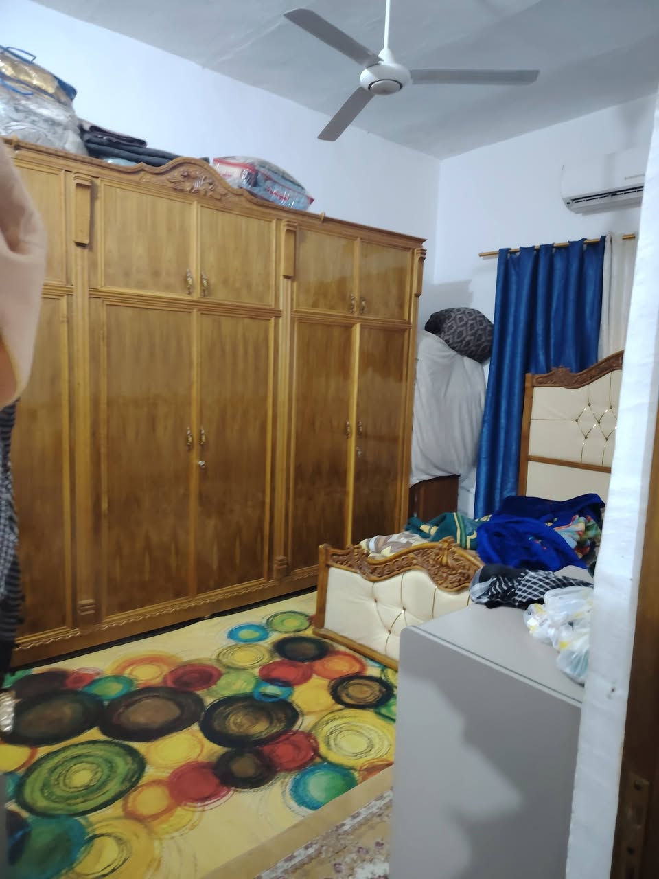 بيت زراعي ركن طابقين مساحته 250 على طريق حي الجامعه قرب سيطره المدثره مستعجل على بيعته ***********
