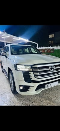 لاندكروز 2024 GX.R ضمان شركة ساز   رقم بغداد   3 شاشات تطبيق  مكفولة ا...