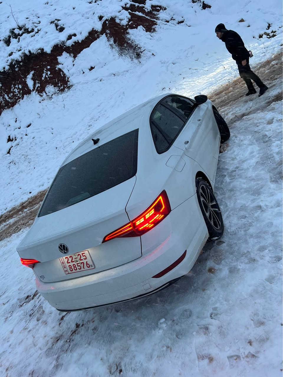 volkswagen jetta 2024
٤ قتعات بيها صبخ بدون دواخل
ايرباك فقط سترين طك
رقم شرط
سعر تحدي ١٢٥$
فقط اتصل و ريساله من ويتساب تجاوبنا
رقم تلفون ++++ويتساب 
*********** دهوك, العراق
