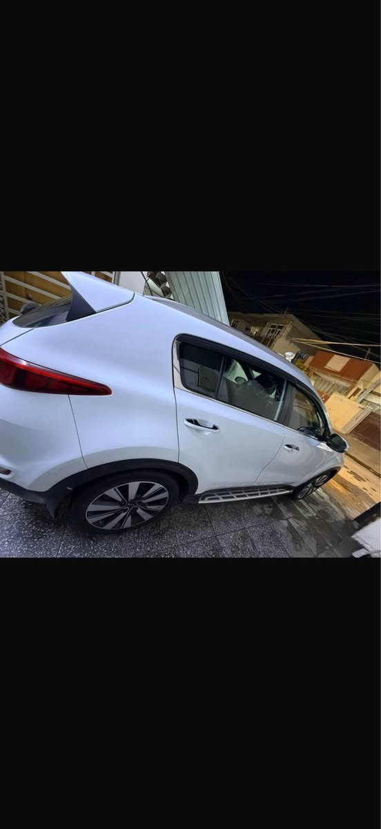 سبورتج خليجي 
موديل 2019 
خليجية مكفولة كفالة عامة 
من الضربة والحادث 
اللون ابيض 
فول مواصفات عدا الفتحة 
ماشية105  كيلو 
السيارة خير من الله 
الداخلي عسلي واسود 
مواصفاتها معروفة 
حساسات امامي 
وخلفي 
وحساس قياس الاطارات 
مري شفط وية السويج 
مابيها اي نقص 
والسبير منازل للشارع اصلا 
جاهزة وكاملة السيارة من كلشي 
متصرف عليها اي ربع 
سعزها 195
*********** بغداد, العراق
