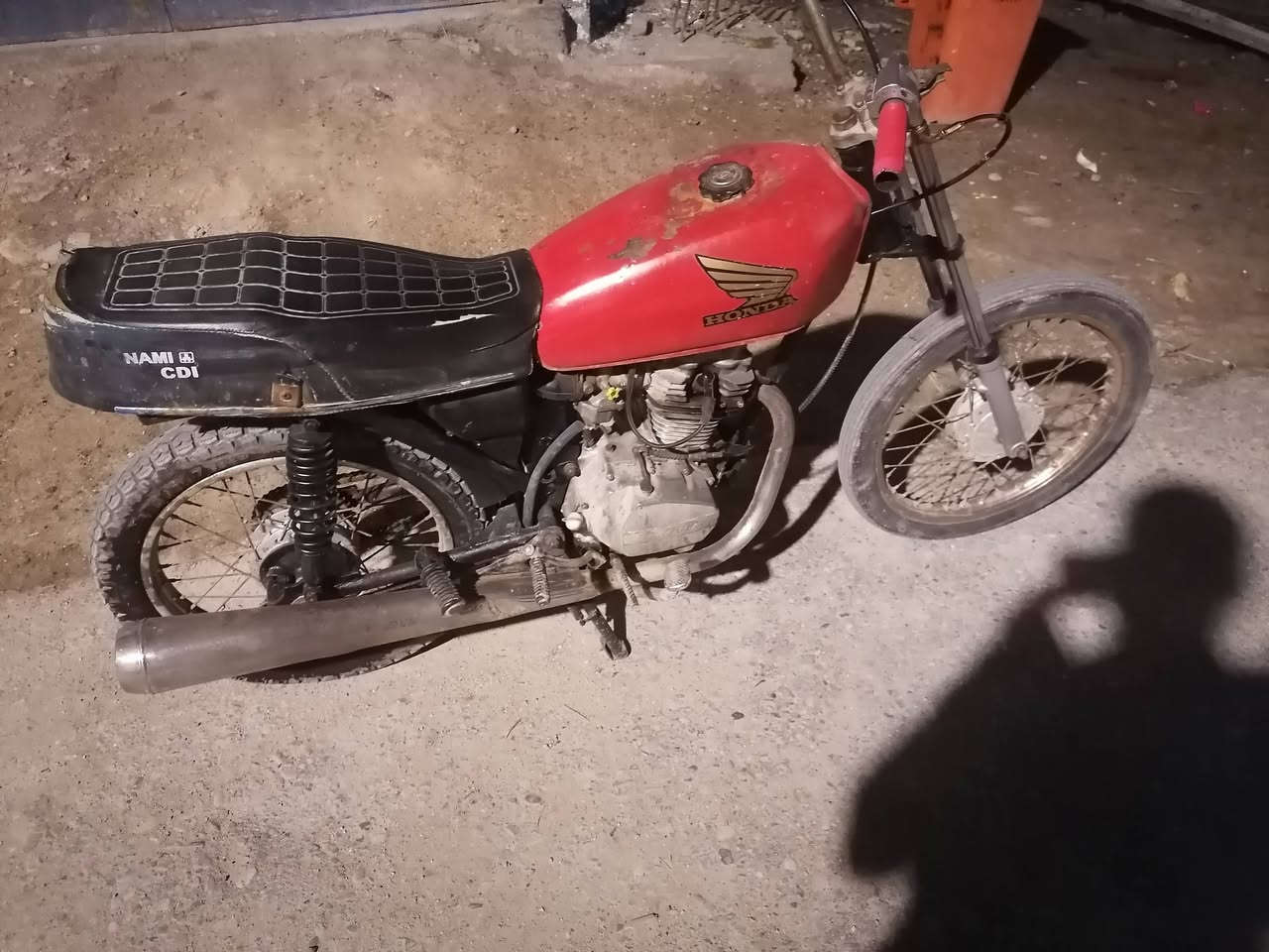 دراجه للبيع ادوات السعر 250 العنوان ابو الخصيب رقم ***********
