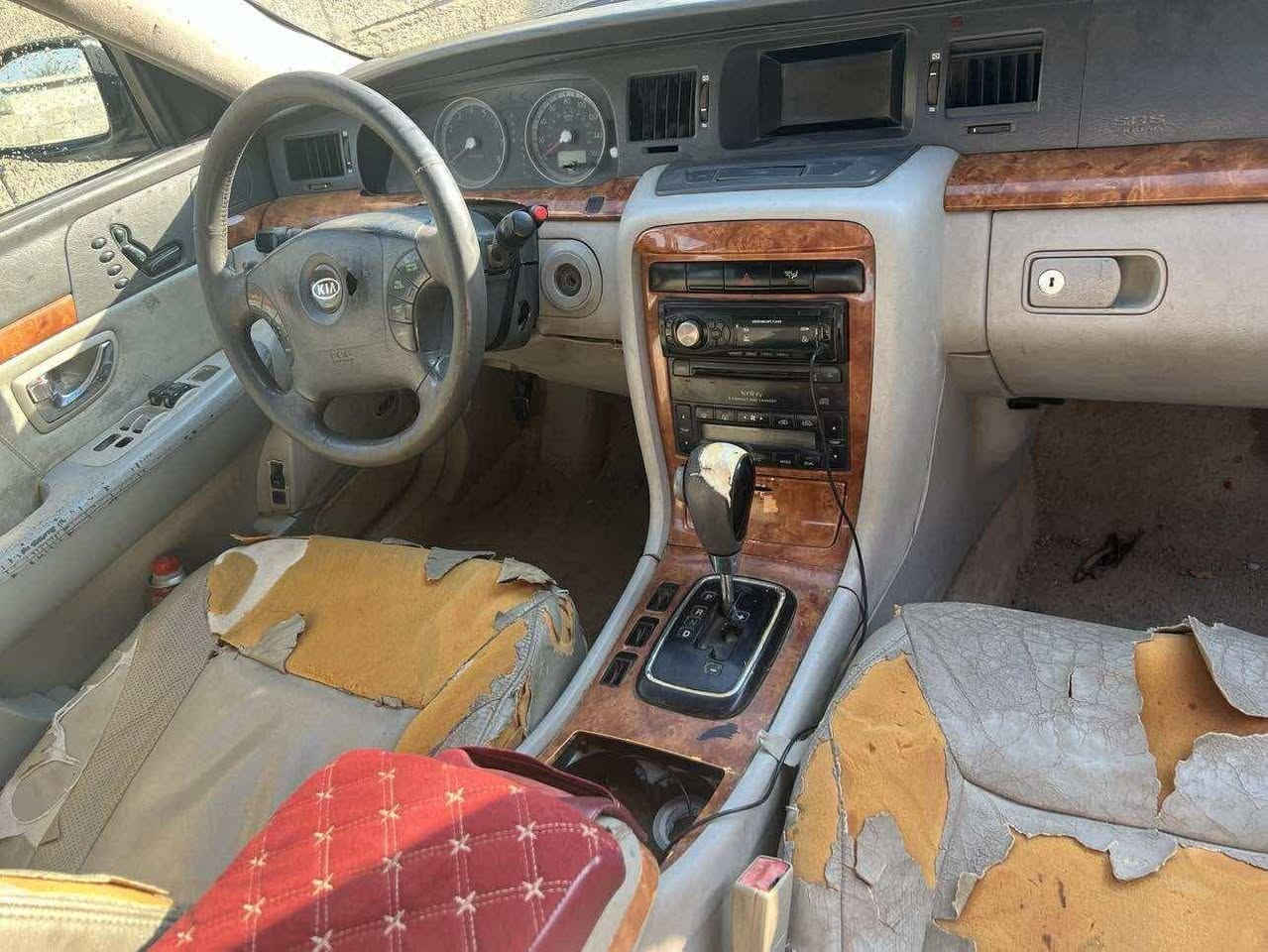 السلام عليكم كيا امانتي موديل 2004 سيارة محورة محرك كورلا 4 .سيارة ايعوزها ترتيبات صدرها تعبان بس سيارة تمشي خير من الله وقطارة بالبانزين سيارة رقمها صدامي بغداد .السعر 20 ورقة وبيها مجال الشراي يتصل أو خاص *********** ويرهم مراوس ❓ملاحضة بدون راعي
