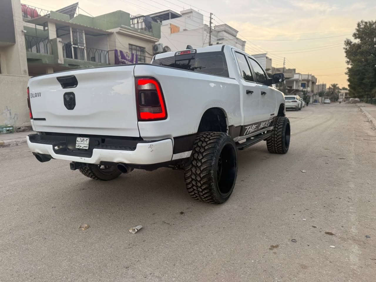 لسلام عليكم
سياره من الرامات العاليه والمميزه ابغداد ❤️
‏DODGE RAM 1500 V8
النوع : دوج رام 
الفئة: بك هورن.
الموديل: 2023.
.
المواصفات الاساسية:
٢- محرك بسعة 5700 سي سي (V8) هيمي🏎💪🏻
٣- المسافة المقطوعة فقط (28 ).
٤- شاشة كبيرة (تيسلا) نَفكَيشن (GPS) مع تحكم كامل في التبريد من خلال الشاشة والعديد من الميزات الاخرى.
٥- كاميرا خلفية دوارة.
٦- تحكم في مقود العجله و في نظام الكروز المخصص للسرعة.
٧- زر التحكم في نظام مانع الانزلاق(التراكشن) و السحب (TOW/HAUL).
.
٩- قطعتين تبريد امامي وخلفي.
١٠- مخارج طاقة و USB.
________________________________
التعديل والاضافات:

🛑امانه الله مصروف عليه اكثر من شده 100 ورقه 🛑

١-السيارة تحتوي على تعديل كامل بالنسبة لنظام التعليق الهوائي (مرفعة 11 انج ) وكما مبين في الصور
٢- ويل تزويد وتاير تزويد امريكي الصنع اصلي، تم اضافته في امريكا
٣- تايرات جبلية امريكية الصنع نوع (COOPER) كما مبين في الصور.
4-دبلات غاز تزويد من شركه رف كانتري سعر الزوج 1000$ 
5-طبلة اعلى تزويد سعر الزوج 12 ورقه 
🛑
السياره بشرط جاهزه لاخر حبه بشرط ولا كلوب بلدشبول مشتغل 🛑
________________________________ 

مكاني بغداد السيدية
***********
***********

السعر 290$
