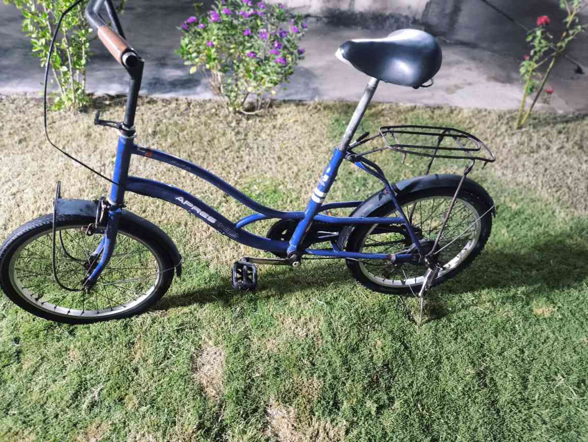 بايسكل للبيع 🚲

نضافه 100٪🌊

تخم تاير جديد فول الون ازرق 🕵️

وياله جدد نضيفات 🦸

زنجيل جديد 🔥

(البايسكل نضيف و جديد ) 🪐

السعر 55 قفل 🔋🔐

لل استفسار ***********
وتدللون علينه 💙
