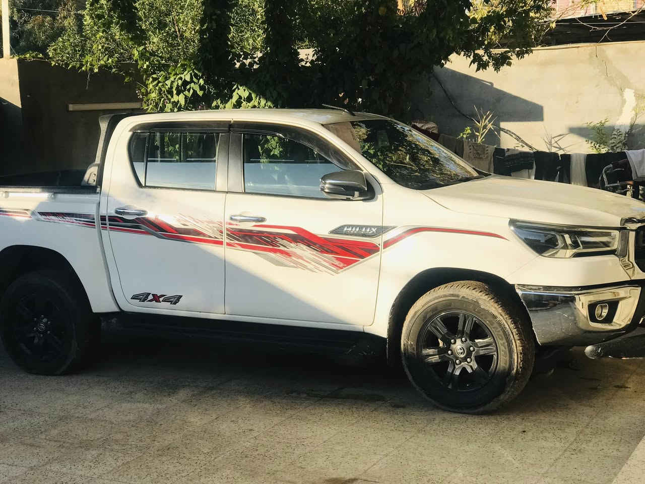 سلام عليكم للبيع هايلوكس فورويل ساز v4 ماشيه واحد وتسعين كير واتماتيك سياره نظيفه فول مواصفات بصمه 4x4 تبريد كشنات تحكم فول مواصفات بيه شبر بارد بلباب الخلفي ورصعات بسيطه وجانب لايمن ولايسر رصعات بارد كلش صغار حيل سعر 303 وبيه مجال للشراي للاتصال استفسار *********** سياره رقم بغداد مكان بغداد يوسفيه
