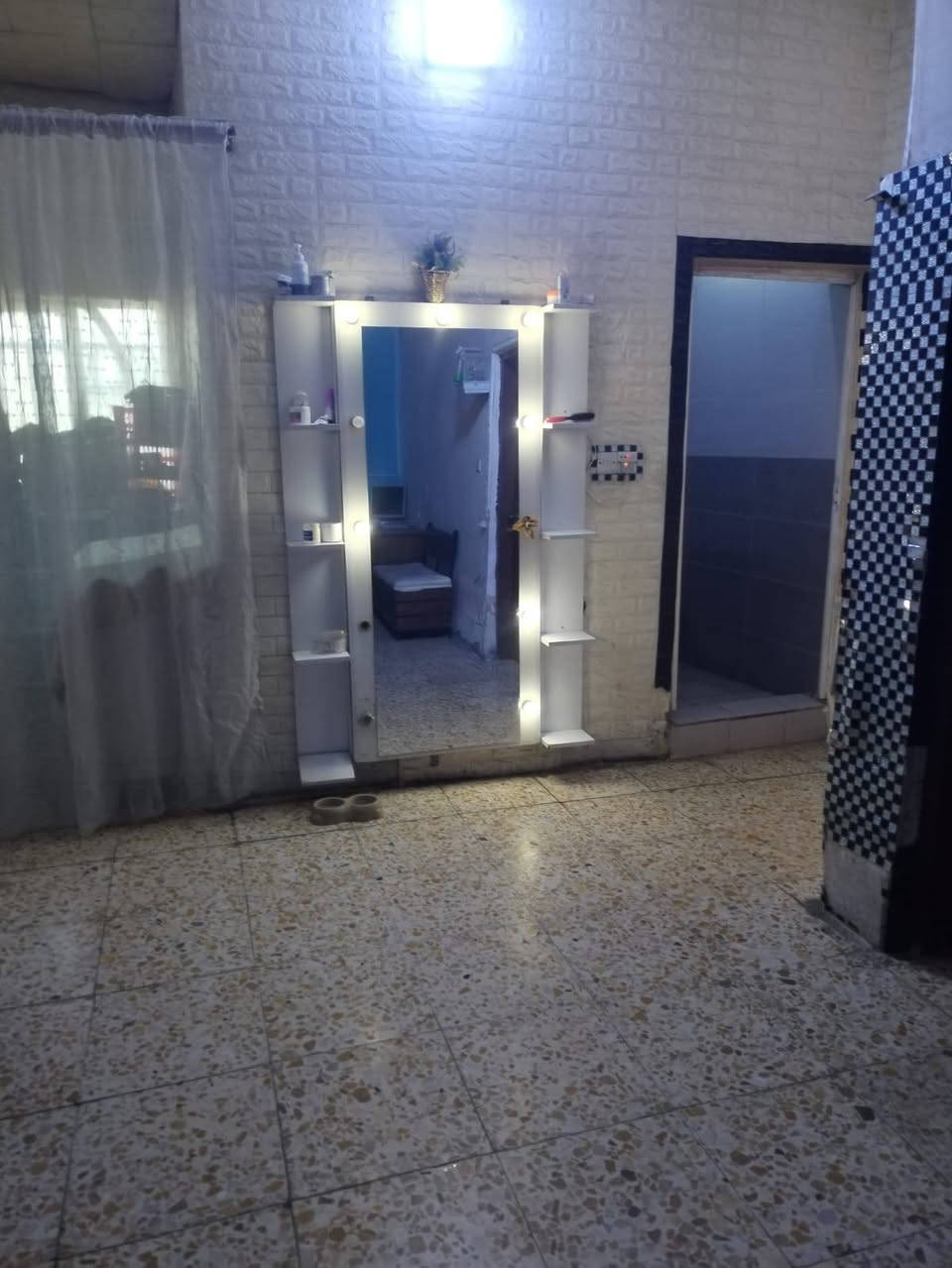 🌿 بيت مميز وسط الحديقة للبيع 🌿 ابودشير خط نفط قرب بانزين خانه سعر ٩٠
🏡 مساحة السند: 150 متر 🏡 البناء الواقع حال: 200 متر 🌳 مساحة التشجير: 400 متر تمنح المكان أجواء هادئة ومناظر جميلة.

✨ يتكون من:

طرمة كبيرة

صالة واسعة

غرفتي نوم

هول داخلي

مطبخ

خدمات صحية

بيت مناسب للسكن العائلي، يجمع بين راحة السكن وجمال الطبيعة والمساحات الخضراء.

📞 للاستفسار والتواصل: ***********
