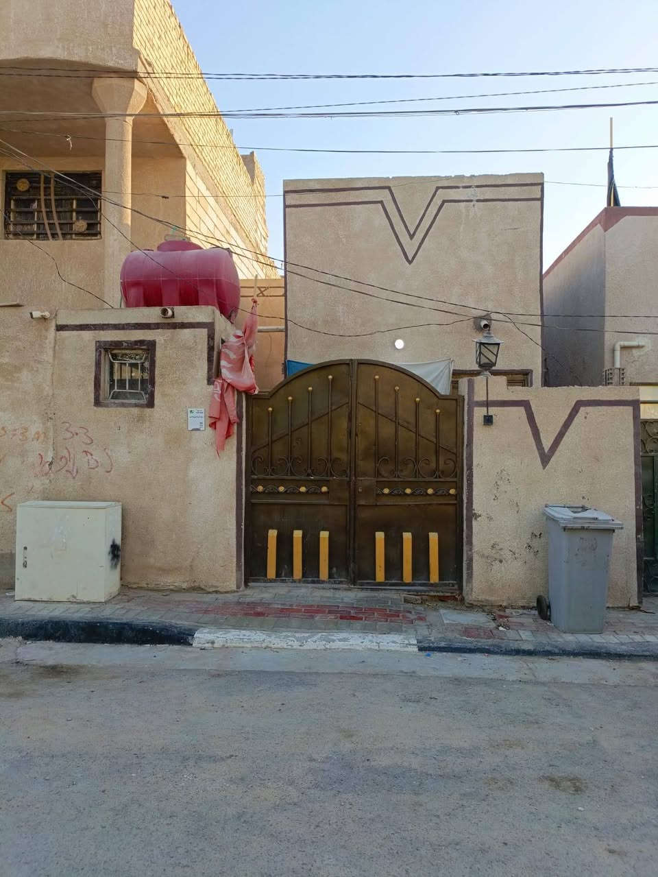 بيت 100متر  واجه ٥ونزال ٢٠ طابو صرف بسمي طابق واحد السكف عكاده رقم العقار 26/19
بيت 1بيت 100متر  واجه ٥ونزال ٢٠ طابو صرف بسمي طابق واحد السكف عكاده رقم العقار 26/19
بيت 100متر واجه ٥ونزال ٢٠ طابو صرف بسمي طابق واحد السكف عكاده رقم العقار 26/191 يحتوي علا استقبال صاله غرف نوم كبيره مطبخ صحيات داخليه وخارجيه ارضيه بورسلين العنوان حي الرساله الربع الأول قرب ملعب كربلاء الدولي الفرع الأول السعر 115وبيه مجال واذا اكو مراوس يرهم الرقم تنبيه معه صاحب العقار مباشر ***********/.    ***********
