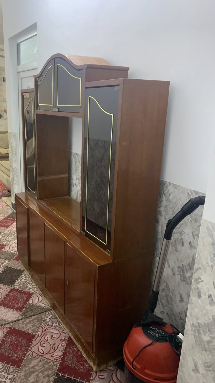 للبيع 
بوفيه خشب عراقي شرط لا كسر ولا مفلش 
نظيف كدام العين 
الطول 150سم
ارتفاع 170سم
العرض 40 سم 
مكاني موصل جانب الايسر حي الصديق قرب جامع صله الارحام 
التواصل خاص او الاتصال على 
الرقم :***********
