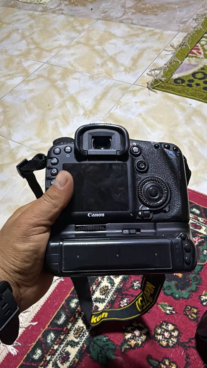 كامره كانون 7D

اكرب 

بطاريتين

ناقل عدد 2

شاحنه

رام  وجنطه 

سعر على رقم

***********
