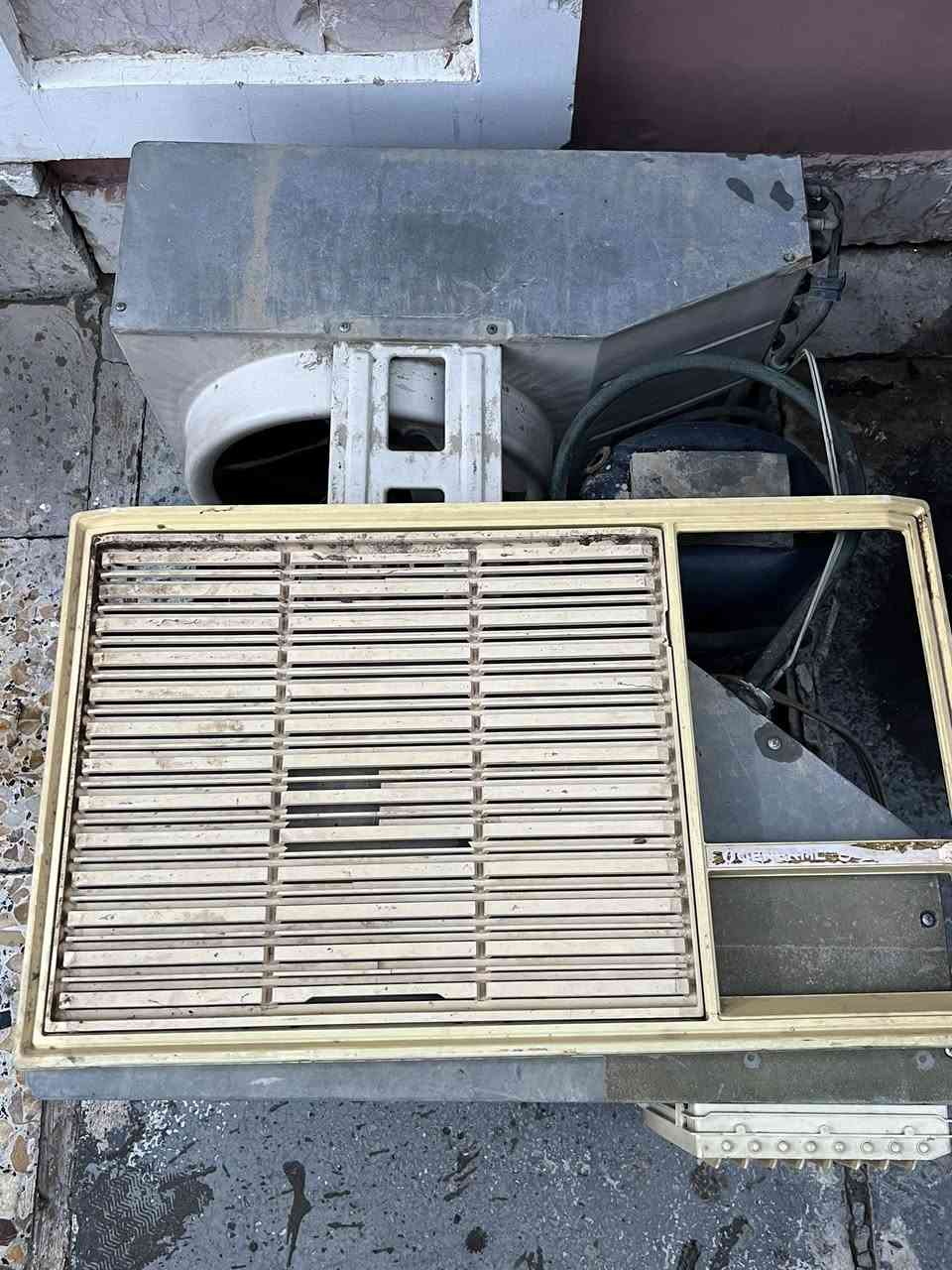 مكيف جنرال سعودي مكيف نضيف كامل شغال مابي اي نقص السعر ٣٢٥ مجال بسيط مكانه بغداد الحريه الشراي يتصل ***********
